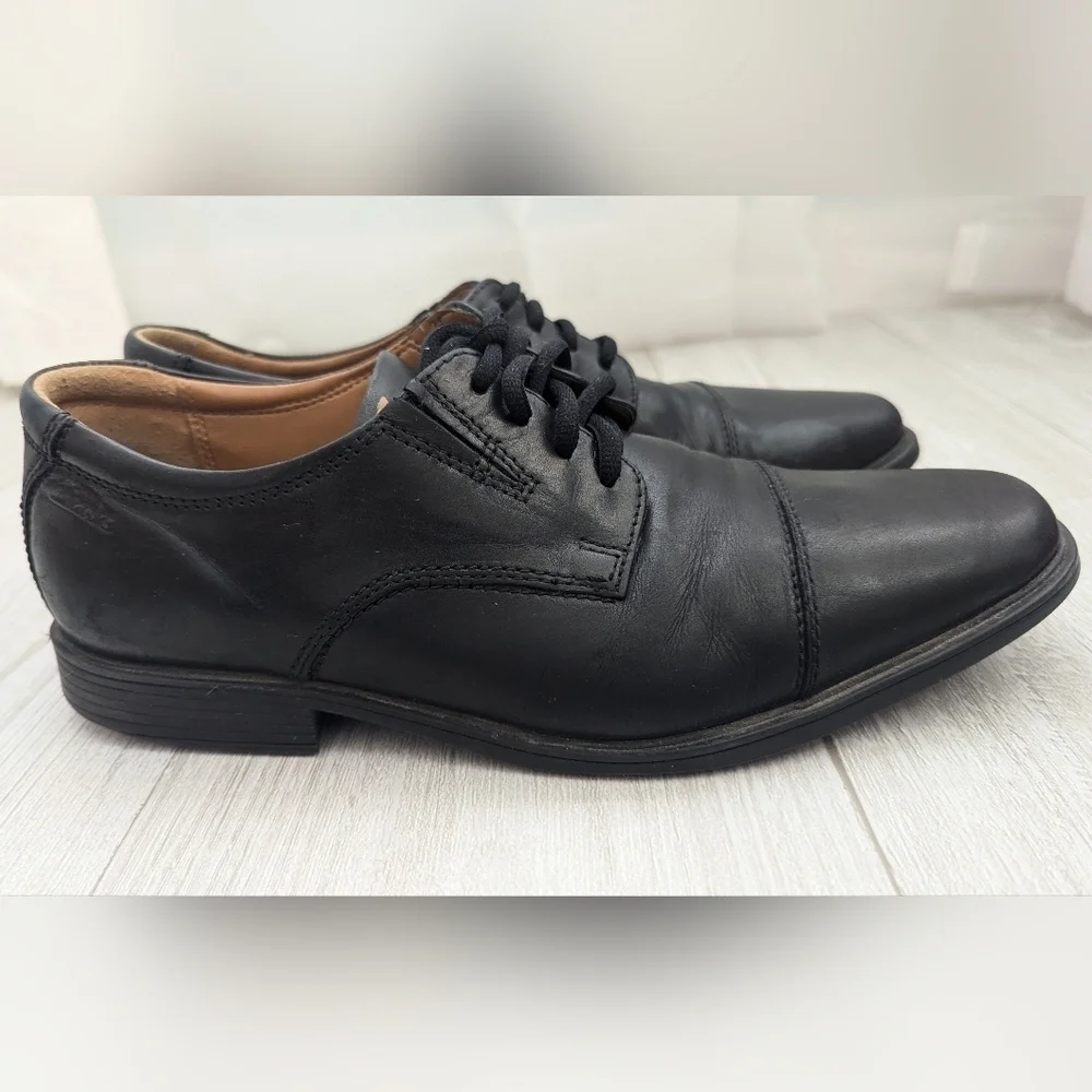 Clarks Man's Collection Cushion  Dress Shoe Size 8